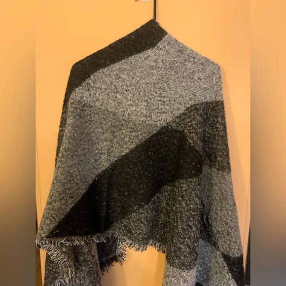 Women's Oversized Soft Warm Wool Blend Plaid Color Block Scarf Wrap - Picture 4 of 5